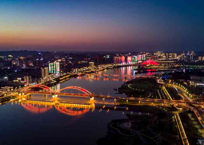 成都租辆GL8，解锁一家老小的川西松弛感-第1张图片-成都租车公司